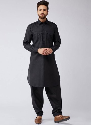 Cotton  Kurta Pyjama in Black Enhanced with Plain 