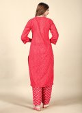 Pink color Cotton  Casual Kurti with Printed - 1